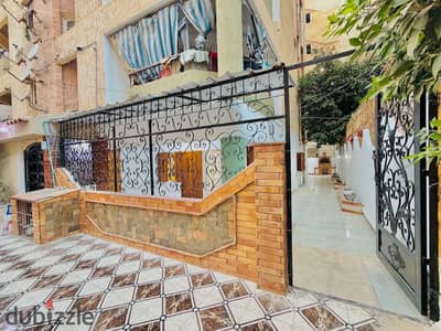 شقه أرضى بمدخل خاص للبيع في اسكندريه شاطئ النخيل في قلب الخدمات والأسواق موقع سكنى ومصيفى متميز