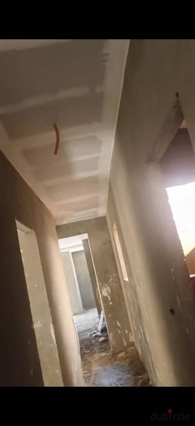 شقة /محاره/كهرباء /سباكه /جبسن بورد/ للبيع في مدينه بدر ١٣٥ متر نصف  تشطيب / ثاني بلكونه/  بجانب مول مصر في منطقه المتميز عمارات ( متميز السويس ) ، قريبه جدا من الداون تاون  وبالقرب من جميع الخدمات الأساسية