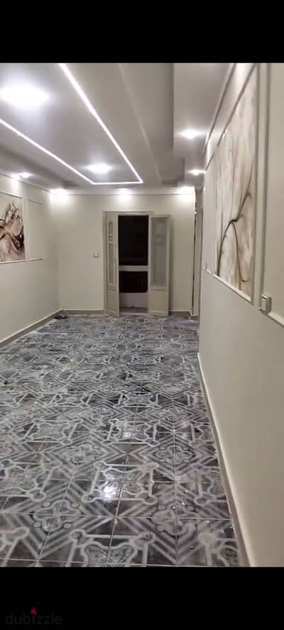 شقه وسط جميع الخدمات كامله العدادات تشطيب عريس مساااحه وواوو ألحق قبل الغلاء اشتري النهارده قبل كمان شويه 