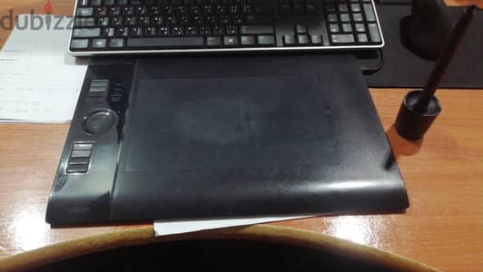 **Wacom Medium – تابلت رسم احترافي للبيع**  تابلت **Wacom Medium** منا