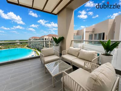Standalone Villa with private garden&pool, 3 minutes from Senzo Mall, less than 10 minutes from Hurghada Airport. Sea just across the street.
