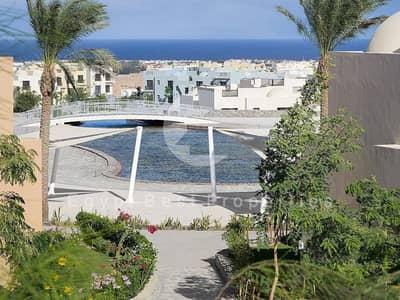 شاليه متشطب كامل بالتكيفات ، بإطلالة بحرية، للبيع بدون مقدم !