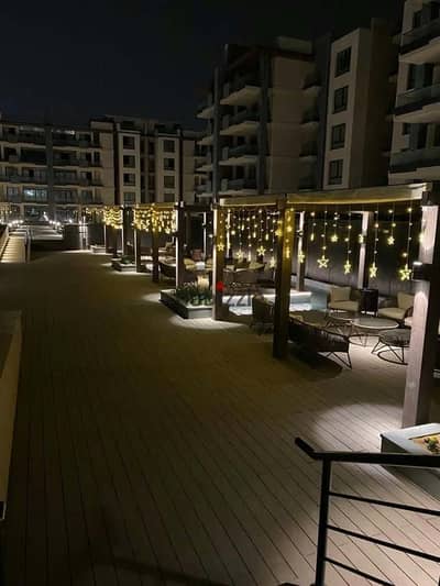 Apartment for sale in Azad Compound in the Fifth Settlement in front of the American University next to Sodic East and Midtown, the apartment area is 87 meters and comes with a 51-meter garden, the apartment has one room