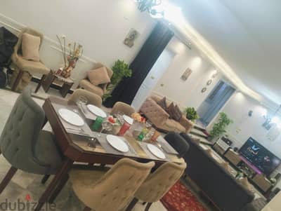 شقه مفروشه بالمهندسين متفرع من ميدان لبنان من المالك مباشره