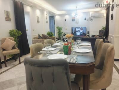 شقه مفروشه بالمهندسين متفرع من ميدان لبنان من المالك مباشره
