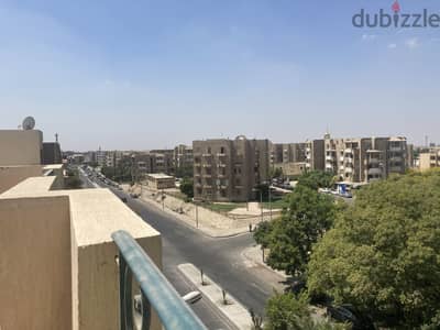 عمارة بالتجمع للبيع معاد شقة بالقرب من المطار و الرحاب موازي طريق سويس