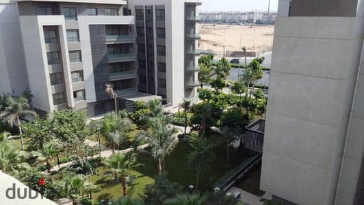 Unfurnished 84-square-meter apartment for rent in Privado, located on the fifth floor near amenities. It features "super-lux" finishing, is available