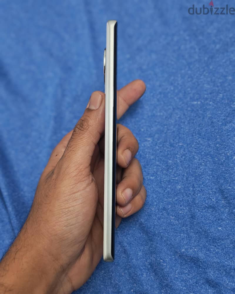 Vivo V40 3
