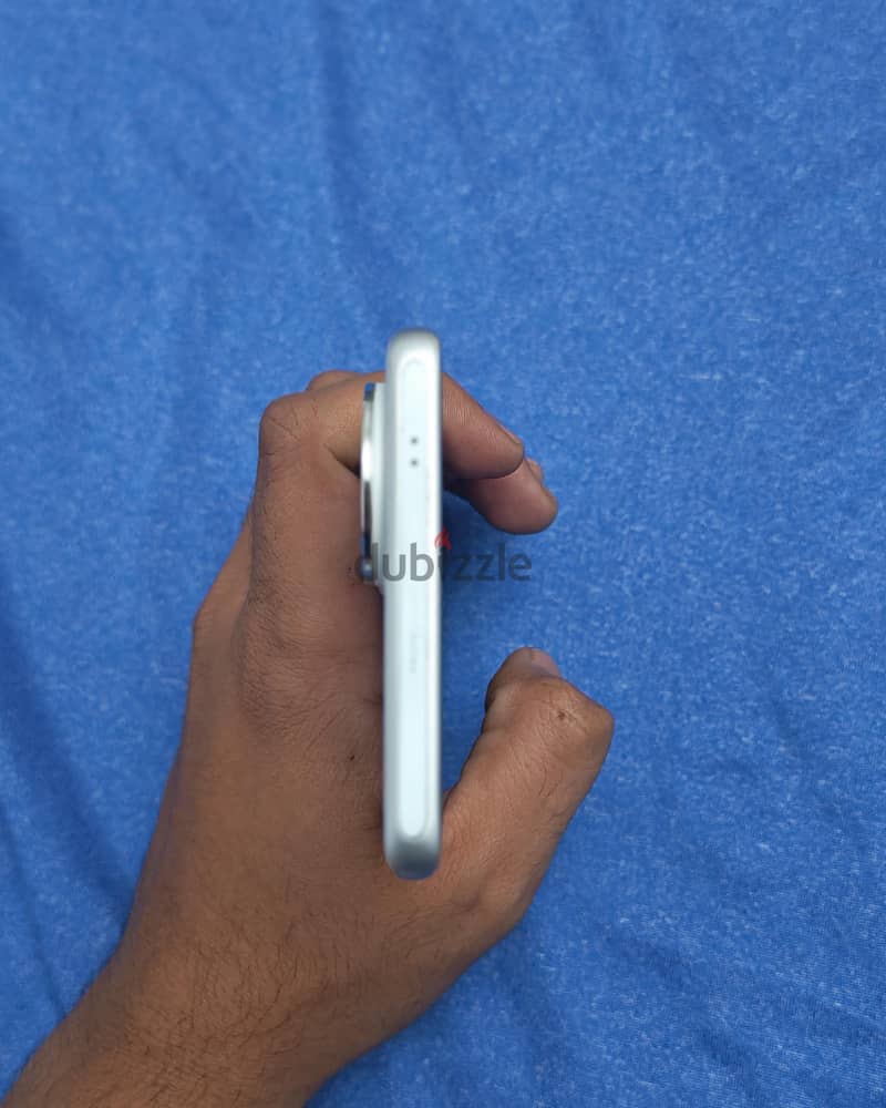 Vivo V40 4