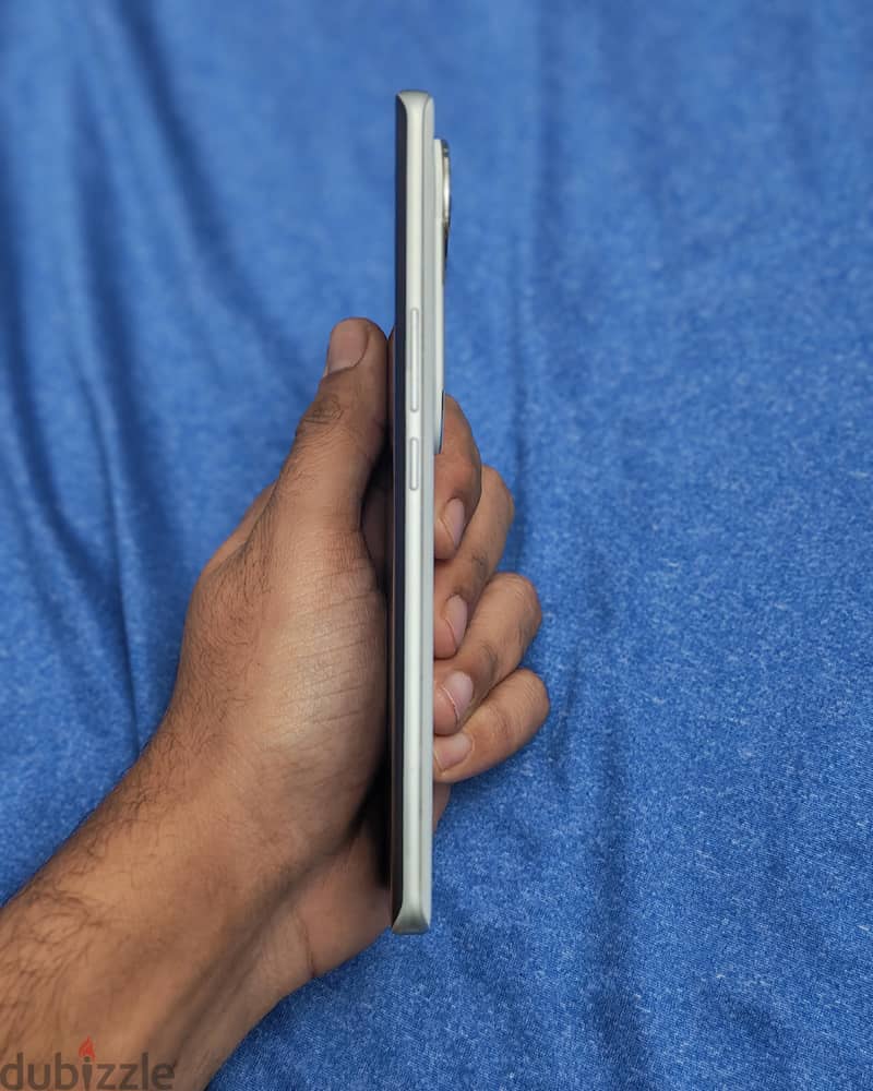 Vivo V40 6