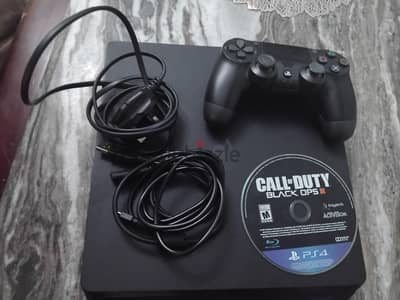 بلايستيشن ٤ سيلم للبيع مع دراع و شاحن دراع ولعبه call of duty ops 3