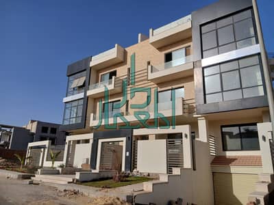 وحدة مميزة في غرب الجولف 325 متر، دور ثاني - 11,375,000 مليون كاش - استلام فوري - في امتداد غرب الجولف - التجمع الخامس
