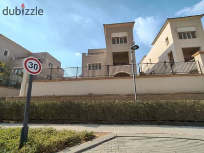 بتشطيب كامل فيلا مستقلة 472م للبيع بالتقسيط في في أب تاون كايرو إعمار Uptown Cairo Emaar