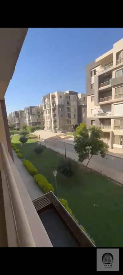 شقه بفيو جاردن مساحتها 140م  لقطة للبيع في جنة القاهرة – التجمع الخامس