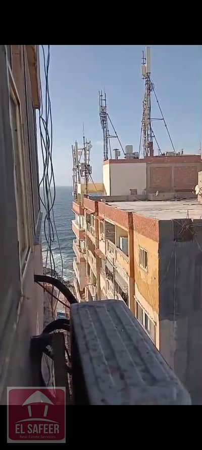 Furnished apartment for annual rent in Cleopatra, second line from the sea