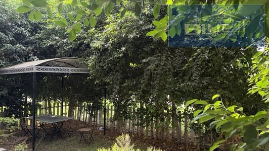 For rent furnished apartment. 3 bedrooms with a private garden in front of South Park