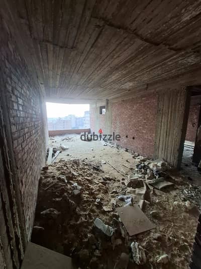 "Semi-finished" apartment available for immediate handover in Zahraa Nasr City. It boasts an excellent layout and size, situated just one building bac