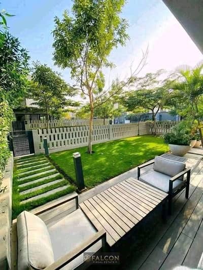 توين هاوس 5غرف ((جاهز للسكن الفورى)) بتشطيب كامل وبفيو على الcentral park على الطريق الدائرى وامام فندق كمبنسكى jw marriott