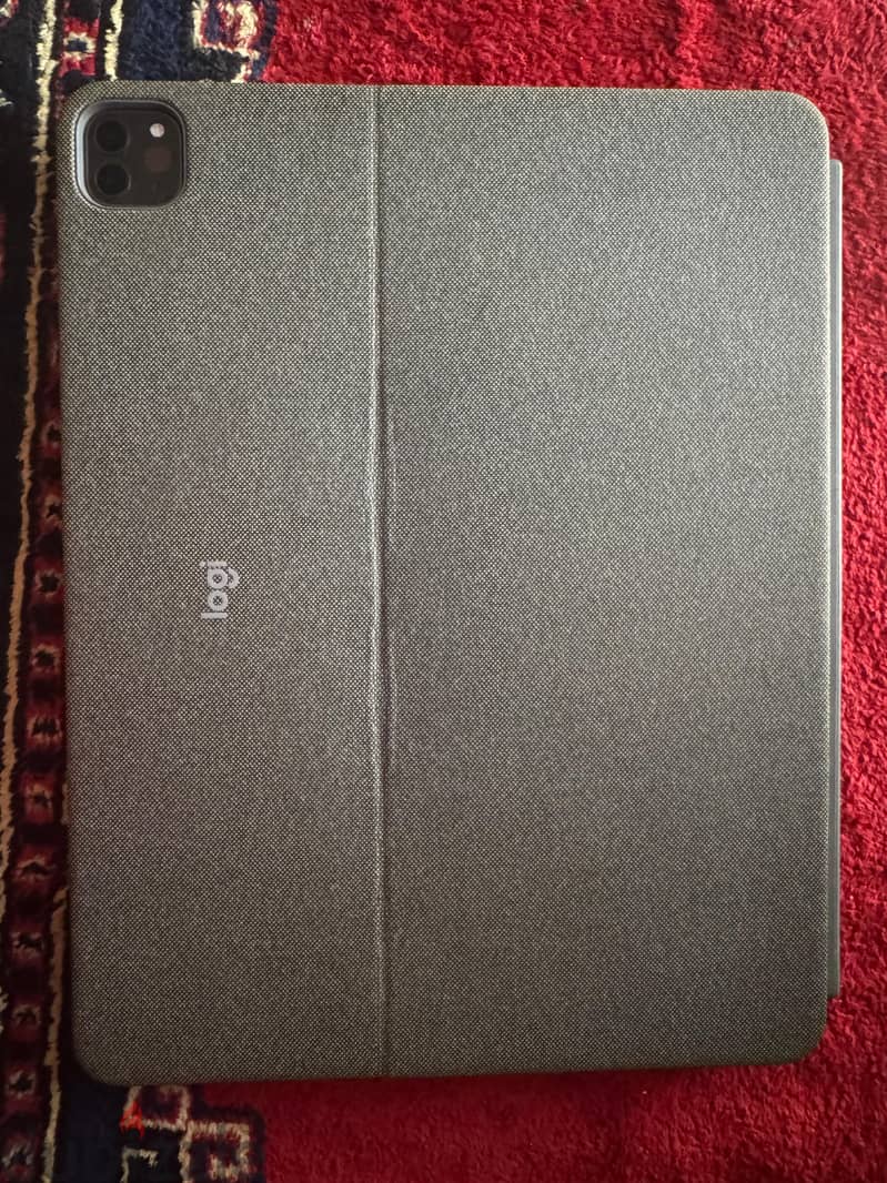 logitech combo touch 12.9 inch 1