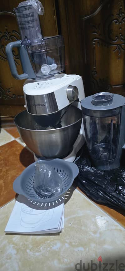 عجان وكيتشن ماشين كينوود (Kenwood Kitchen Machine / Stand Mixer)،