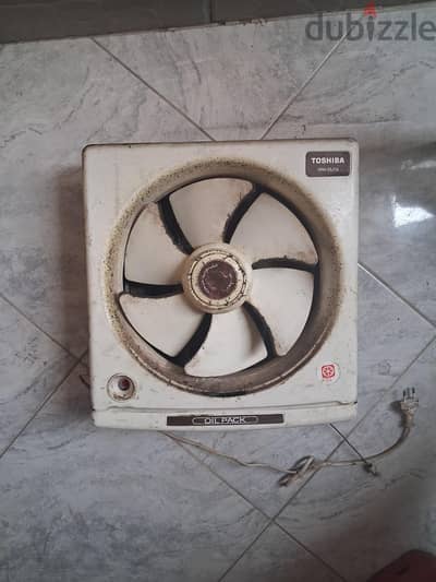 شفاط مطبخ أو حمام توشيبا ( ٣٠ × ٣٠ ) يعمل شفط وطرد ٦٠٠ جنيه