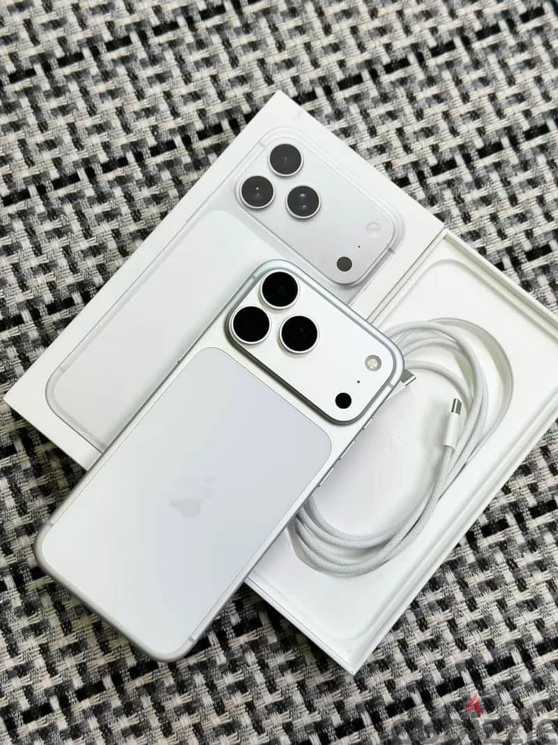 Apple - iPhone 17 Pro Max 2
