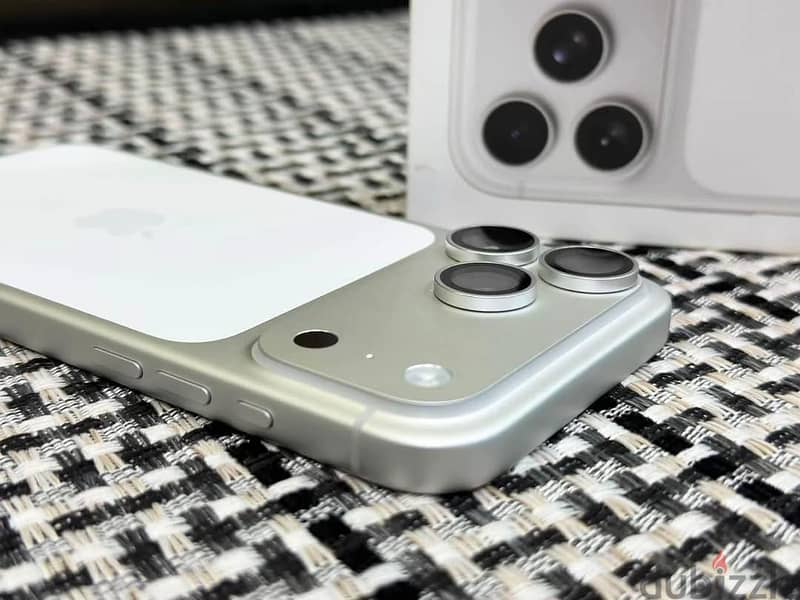 Apple - iPhone 17 Pro Max 3
