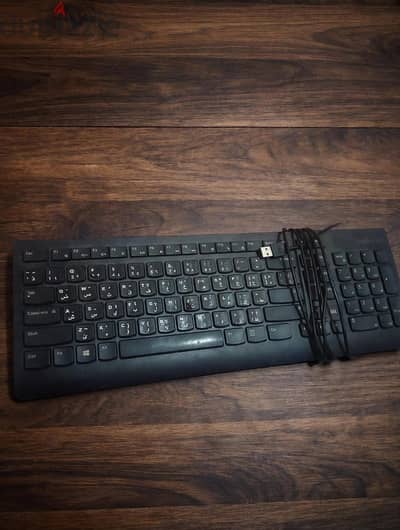 كيبورد لينوفو الاصلي بمدخل USB عربي وانجليزي بحالة ممتازة.