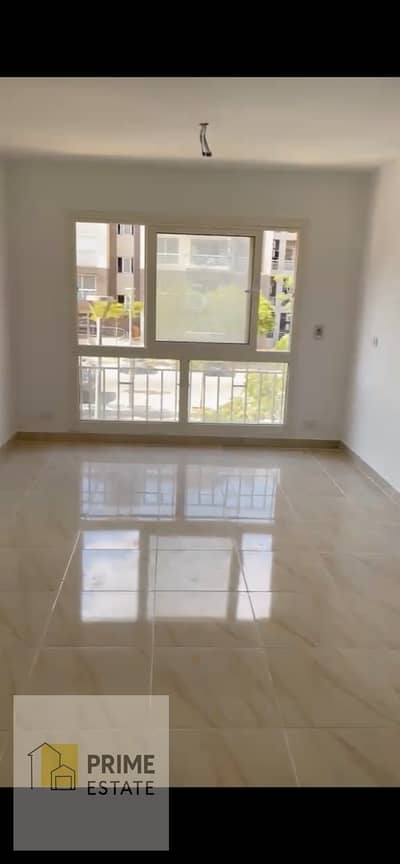 A great apartment for legal rent in B12, Madinaty, at a special price, conveniently located near services. Brand new and never occupied.