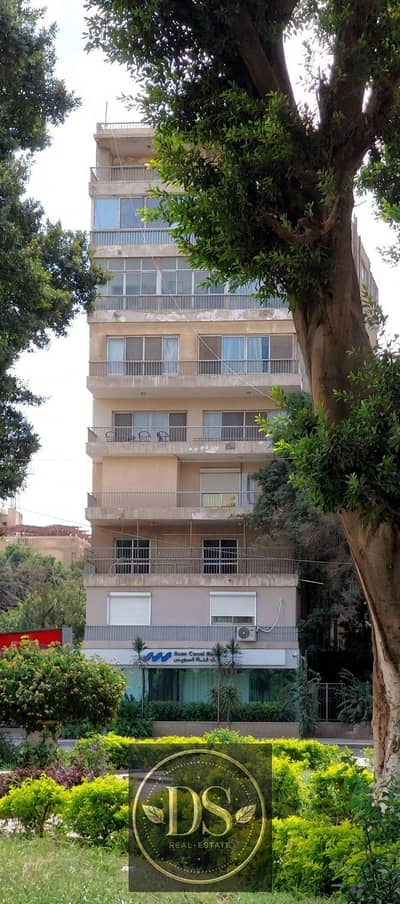 Apartment for rent in Sarayat El Maadi. Area: 210 sqm. Ready for a one-year renewable contract. Ultra-super-lux finish; fully furnished and equipped w