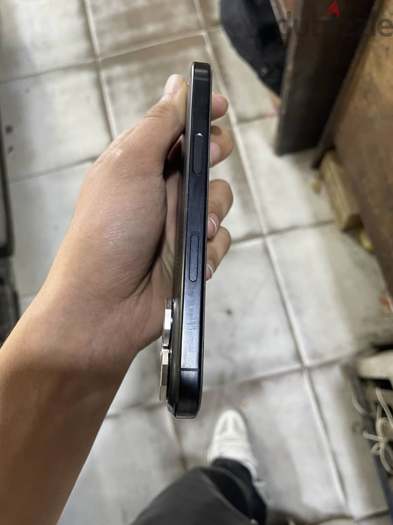 Apple - iPhone 16 Pro 3