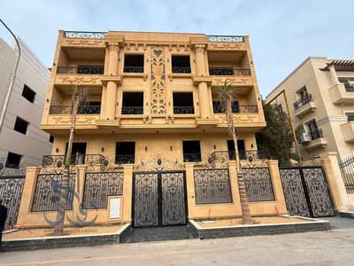 ari للبيع أرقي مكان في اكتوبر غرب سوميد بمساحات 220م فيو مميز جداا بحري علي حديقة