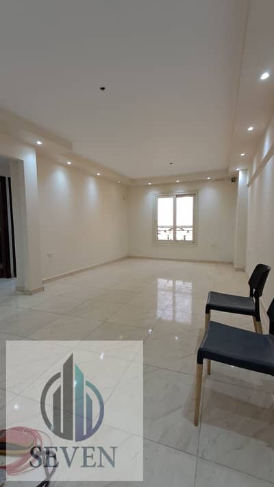 Administrative office for rent, 100 m², Grand Plaza Al-Hijaz building, Carrefour main street, next to City Center Carrefour Maadi.