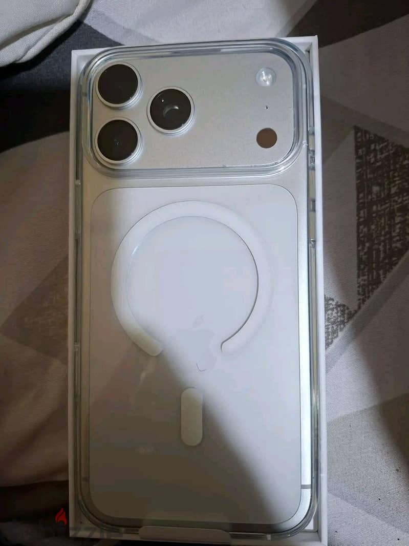 Apple - iPhone 17 Pro Max 2