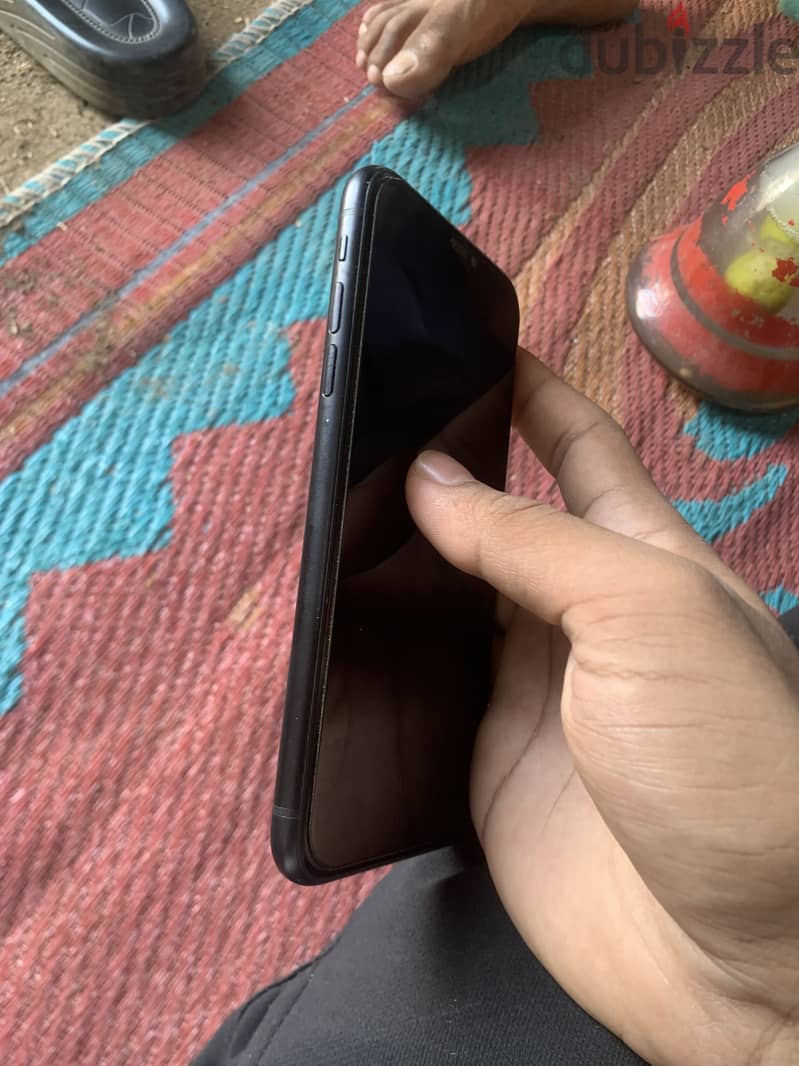 Apple - iPhone XR 4