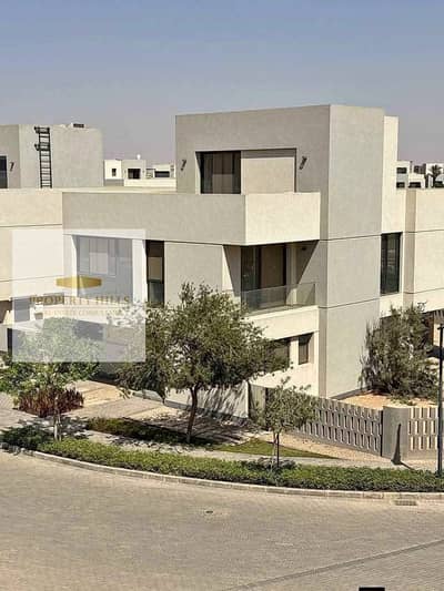 Villa for sale in Al-Shuruq ready for inspection in Al-Borg compound minutes to Madinaty with an open view of the landscape