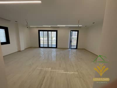 عقار كامل للأيجار - في منطقه فيلات راقيه في القاهره الجديده   علي شارع رئيسي امام كمبوند lake view