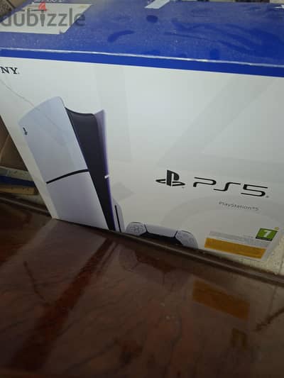 ps5 slim disc حاله ممتازه جدا جدا شبه جديد بلعبه بدون دراع