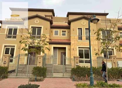 فيلا للبيع في لافيستا سيتي جاهزه للاستلام و للمعاينه بسعر قديم من غير زياده قابله للتفاوض  • نوع الوحدة: تاون هاوس • المساحة المبنية: 228م² • الموقع: كمبوند الباتيو • عرض خاص: خصم عند الدفع كاش   مميزات المشروع:  موقع استراتيجي بالقرب من طريق السويس والتج
