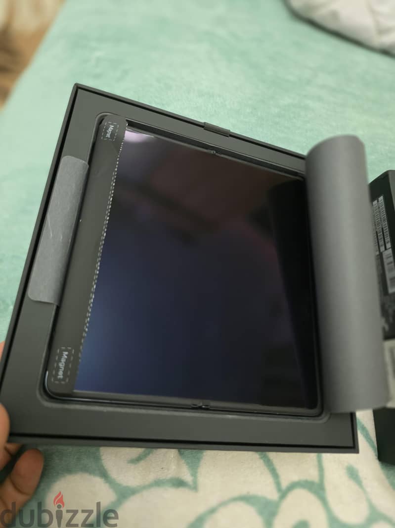 Honor Magic V5 4