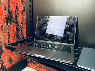 Macbook M1 Pro 1 terabyte 91% battary ماك بوك برو ام وان واحد تيرا