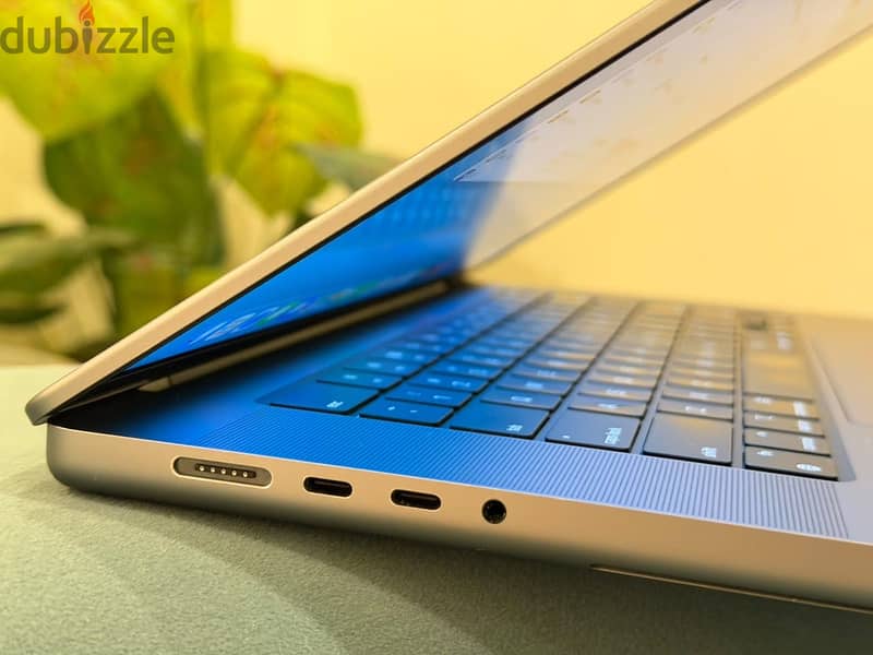 MACBOOK  M1 Pro 16- inch 1