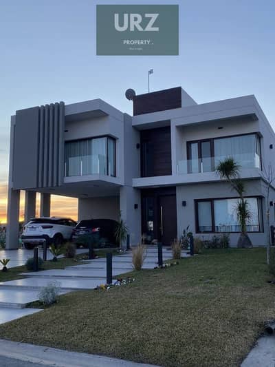 اكبر فيلا استاندالون 5 غرف + pool private وتشطيب كامل بالتقسيط 15 سنة وفيو بانورامي علي طريق السويس مباشرة بجوار سوديك ايست والبروج و لافيستا الباتيو