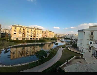 اي فيلا روف للبيع موقع متميز 300م + 90م روف بكمبوند ماونتن فيو هايد بارك Mountain view hyde park