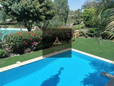 فيلا مستقلة مميزة بحمام سباحة و حديقة خاصه للإيجار في كمباوند ليك فيو (دوسيت) - القاهرة الجديدة