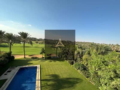 شقة نص مفروش للإيجار اطلالة مباشرة علي الجولف و حمام سباحة في كمباوند قطامية ديونز بالقاهرة الجديدة