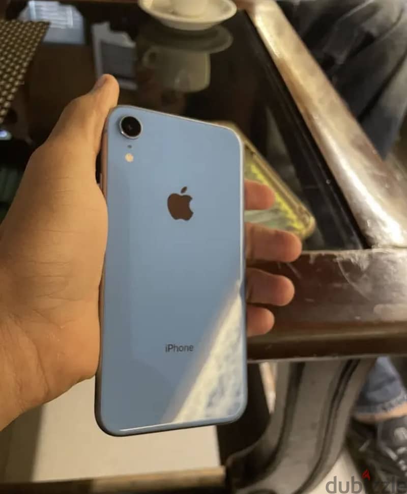 Apple - iPhone XR 1