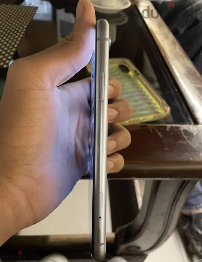 Apple - iPhone XR 4