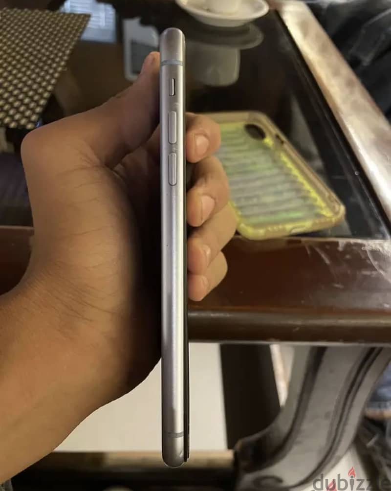 Apple - iPhone XR 5