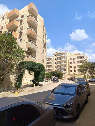 شقة مميزة للبيع بالحي الرابع ٦ اكتوبر